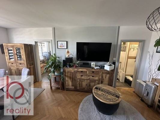 Nabízíme pronájem bytu 2+1 s balkonem po kompletní rekonstrukcí
