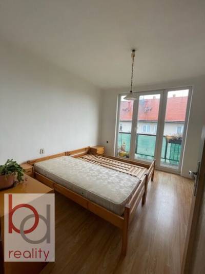 Nabízíme k prodeji družstevní byt  3+1 s balkonem v obci Chvalovice